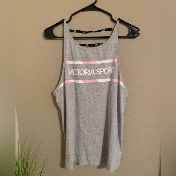 Victoria's Secret Tops - NWOT Victorias Secret Sport tank. Size L.